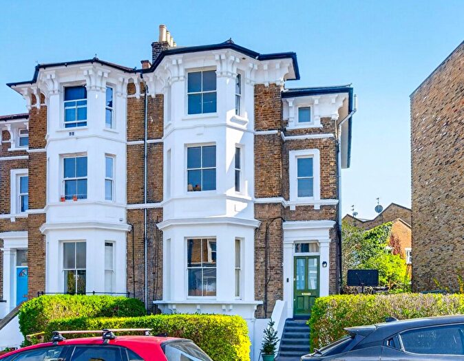 2 Bedroom Flat For Sale In Bloom Grove, London, SE27