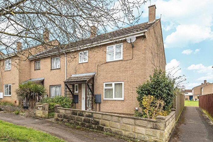 3 Bedroom End Terrace House For Sale In Queens Road, Carterton, Oxfordshire, Uk, OX18