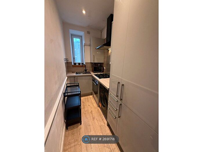 2 Bedroom Flat To Rent In Hastie Street, Glasgow, G3