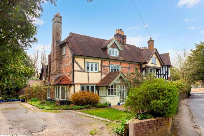 6 Bedroom Semi-Detached House For Sale In The Street, Betchworth, RH3