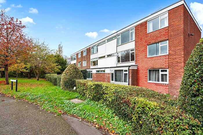 2 Bedroom Flat For Sale In Ashford, Surrey, TW15