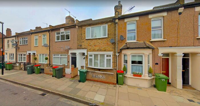 4 Bedroom House To Rent In Addington Road, London, E16