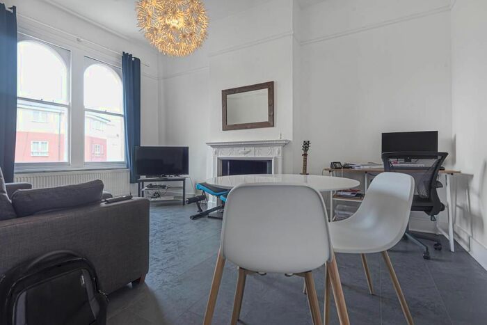 1 Bedroom Flat To Rent In Surbiton, Surrey, KT1