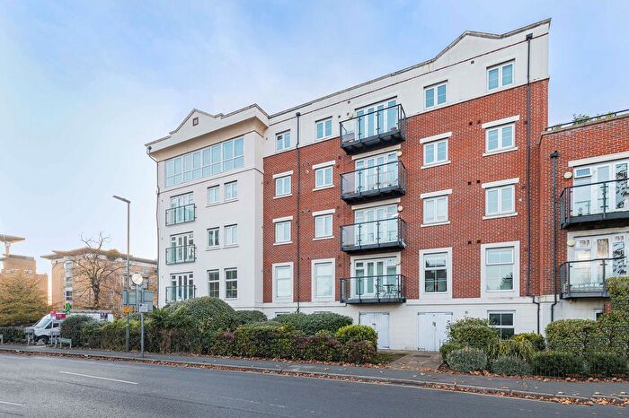 2 Bedroom Flat For Sale In Masons Hill, Bromley, BR2