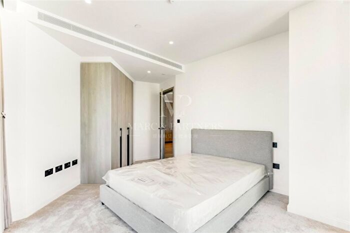 2 Bedroom Apartment To Rent In The Aspen, Marsh Wall, London, E14