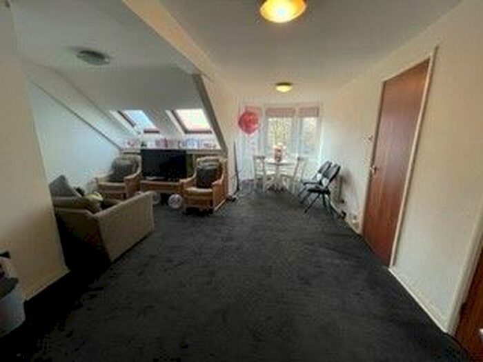 2 Bedroom Flat To Rent In Fenwick Terrace, Jesmond, Newcastle Upon Tyne, NE2