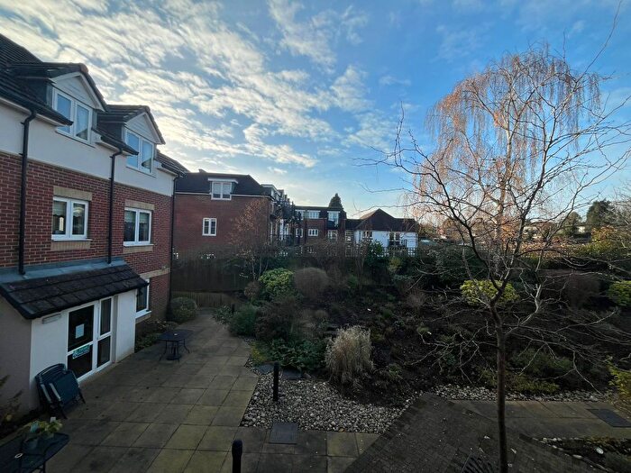 1 Bedroom Flat To Rent In Prices Lane, Reigate, RH2