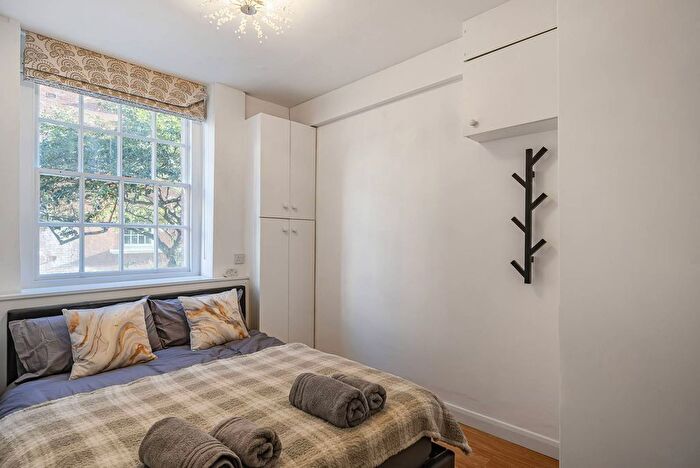 1 Bedroom Flat To Rent In Regency Street, Westminster, London, SW1P