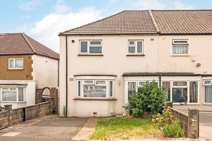 3 Bedroom Property For Sale In Hill Rise, Greenford, UB6