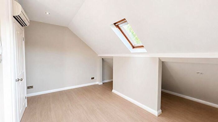 Studio To Rent In Waddon New Road, Croydon, CR0