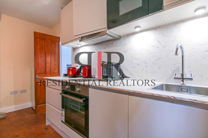 Apartment To Rent In Red Lion Court, London, EC4A