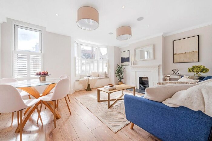 3 Bedroom Flat For Sale In Wimbart Road, SW2