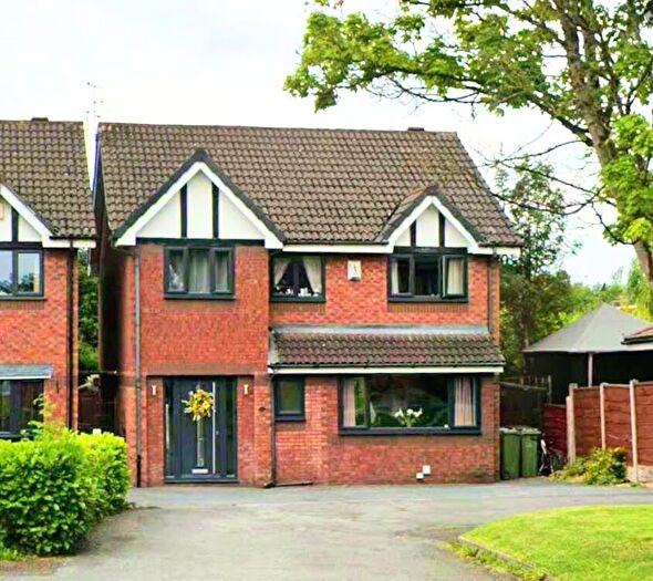 4 Bedroom Detached House For Sale In Magpie Close, Droylsden, M43