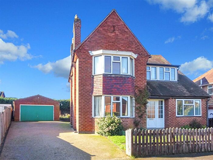 3 Bedroom Detached House To Rent In Larch Road, Kettering, NN15