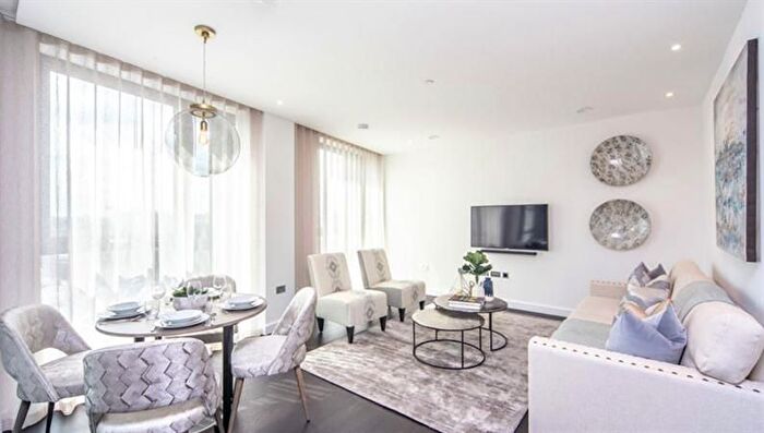 2 Bedroom Flat To Rent In Thornes House, Charles Clowes Walk, London, SW11