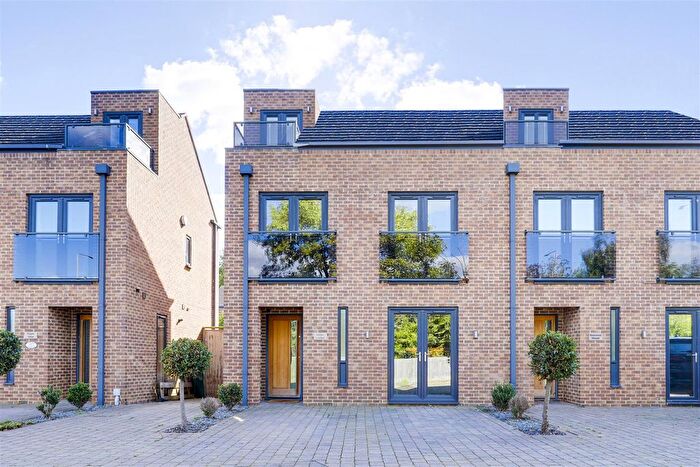 3 Bedroom Semi-Detached House For Sale In Radcliffe Road, Gamston, Nottinghamshire, NG2