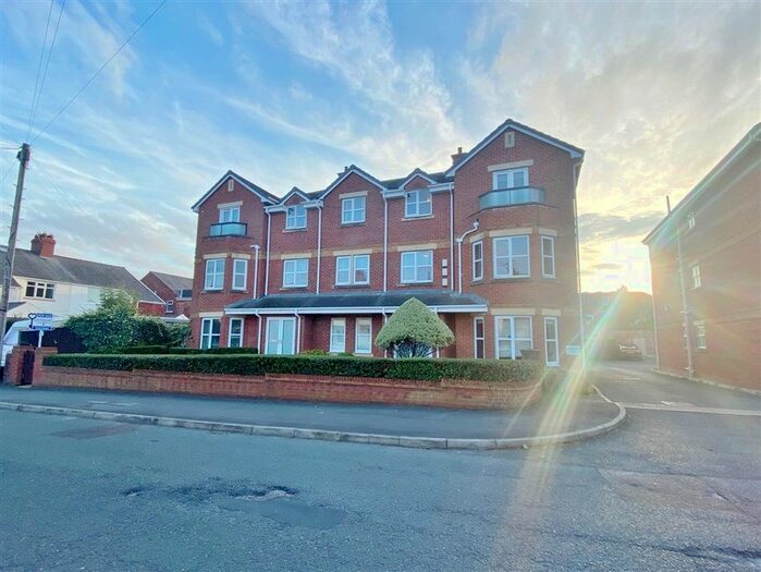 2 Bedroom Flat To Rent In St. Andrews Road North, Lytham St. Annes FY8