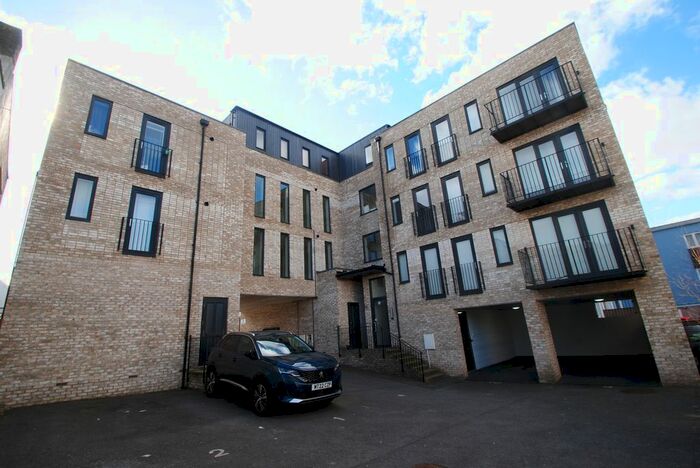 2 Bedroom Flat To Rent In To Broad Street, Staplehill, Bristol, BS16
