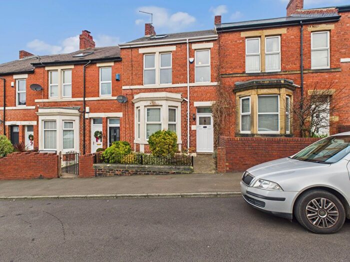 3 Bedroom Flat For Sale In Dean Street, Gateshead, NE9