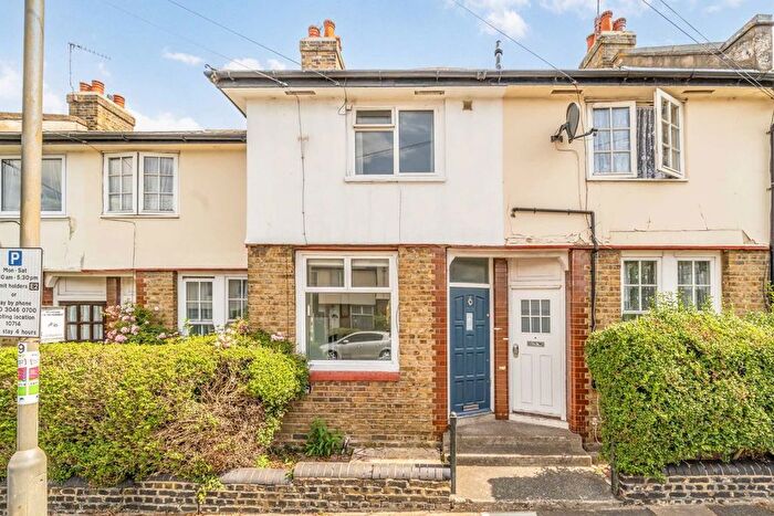 2 Bedroom Property To Rent In Derinton Road, London, SW17