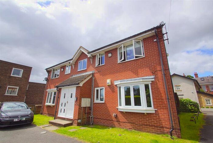 2 Bedroom Flat To Rent In Allerton Hall Courtyard, Wensley Avenue, Leeds, LS7