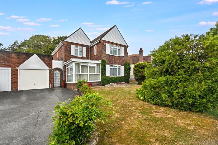 3 Bedroom Detached House For Sale In Kings Drive, Eastbourne, BN21