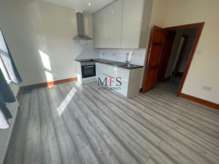 2 Bedroom Flat To Rent In Inverness Road, Southall, UB2