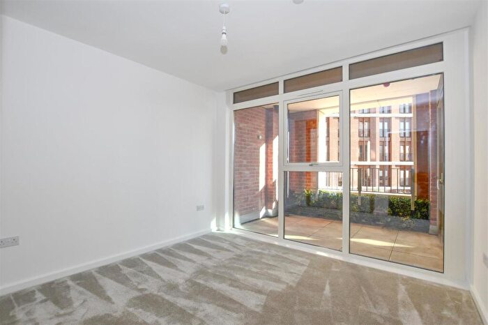 1 Bedroom Flat To Rent In Grosvenor Road, St. Albans, AL1