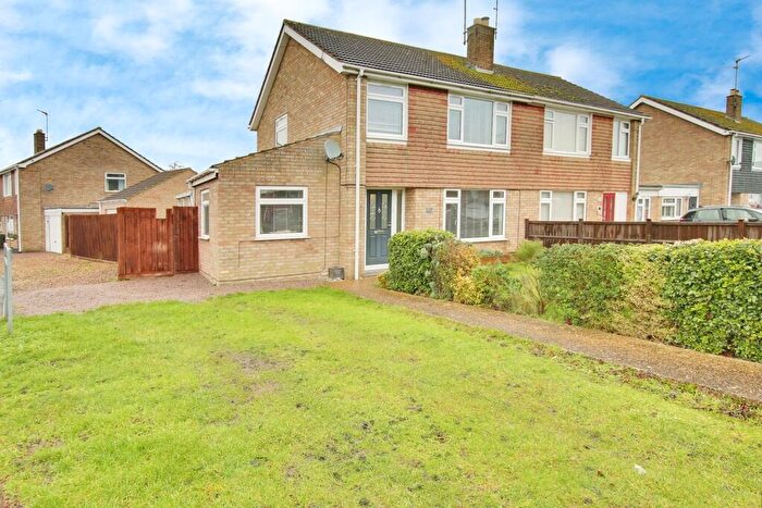 3 Bedroom Semi-Detached House For Sale In Burrowmoor Road, March, PE15