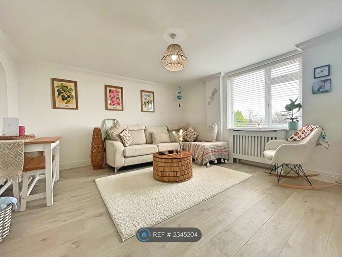 2 Bedroom Flat To Rent In Tranmore Court, Farlington, Portsmouth, PO6