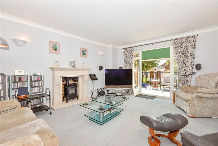 5 Bedroom Detached House For Sale In Wades Close, Marden, Kent, TN12