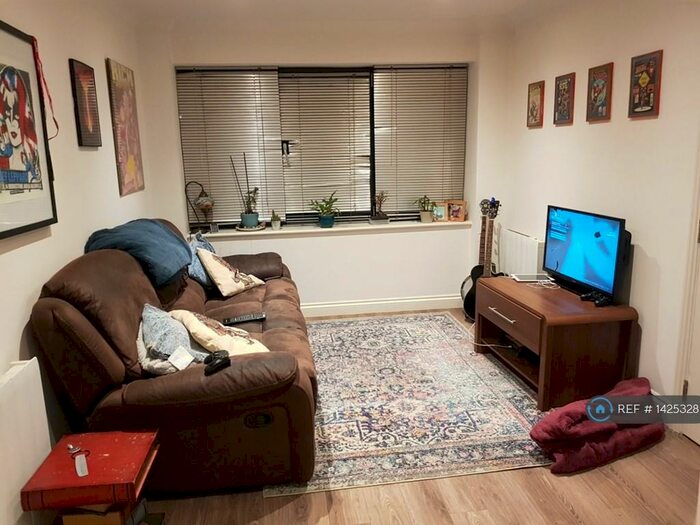 1 Bedroom Flat To Rent In Rickfords Hill, Aylesbury, HP20