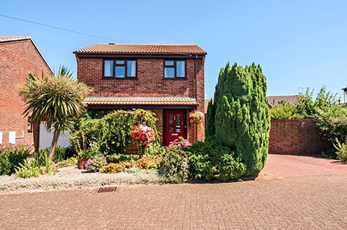 3 Bedroom Detached House For Sale In Petty Close, Romsey, SO51