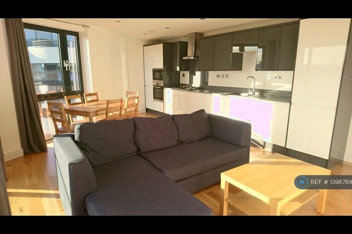 2 Bedroom Flat To Rent In Anayah Apartments, London, SE8