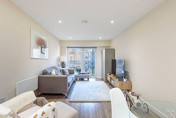 1 Bedroom Flat For Sale In Beaufort Square, Colindale, London, NW9
