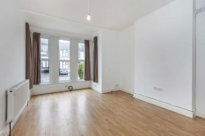 2 Bedroom Apartment To Rent In Bathurst Road, Ilford, IG1