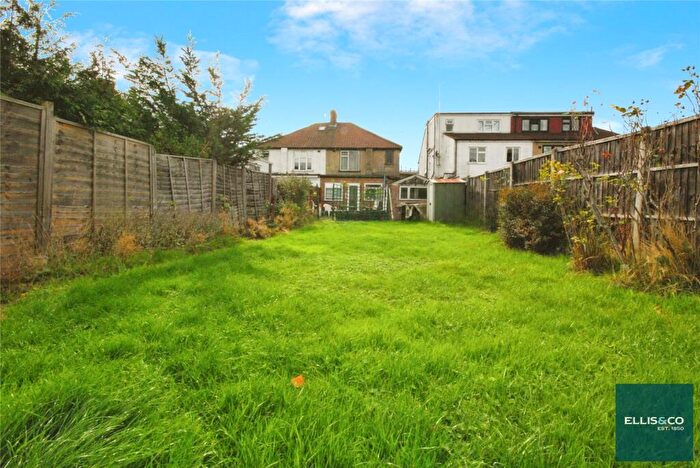 3 Bedroom Semi Detached House For Sale In Great North Way, Hendon, NW4