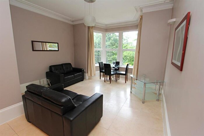 1 Bedroom Flat To Rent In Park Lane, Roundhay, LS8
