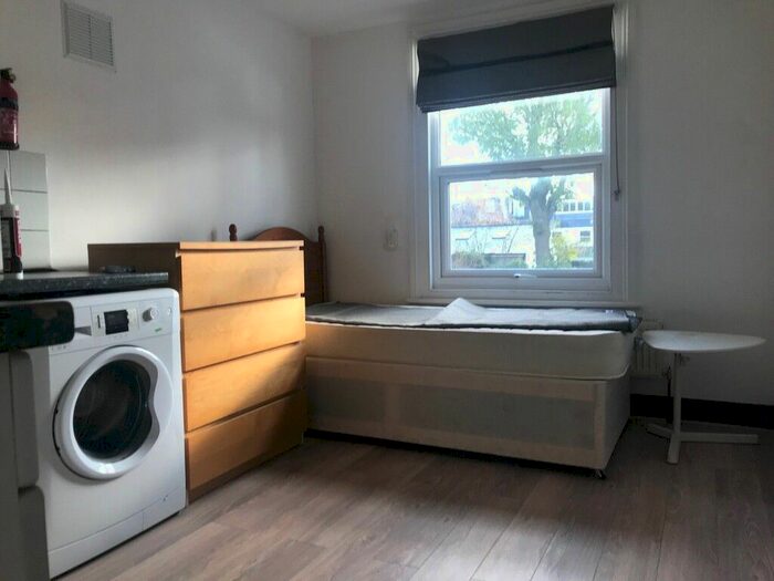 Studio To Rent In Wandle Road, London SW17
