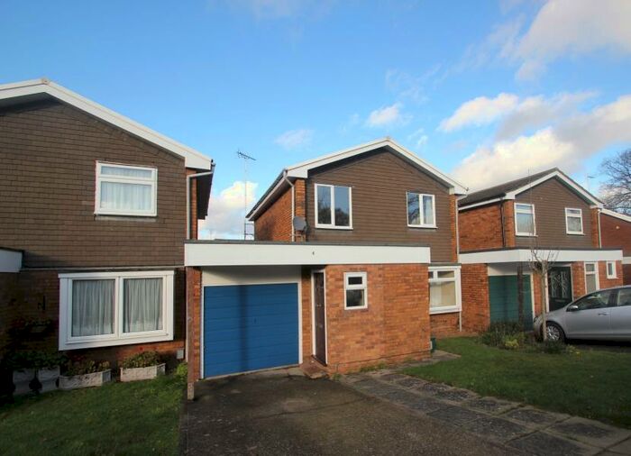 3 Bedroom Detached House To Rent In Woking, GU21