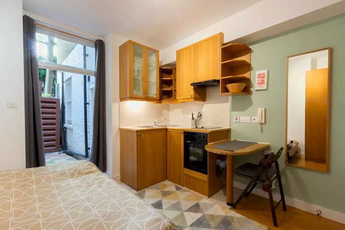 Studio To Rent In Gloucester Street, Pimlico, London, SW1V