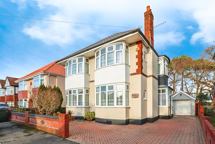 3 Bedroom Detached House For Sale In Heather View Road, Poole, Dorset, BH12