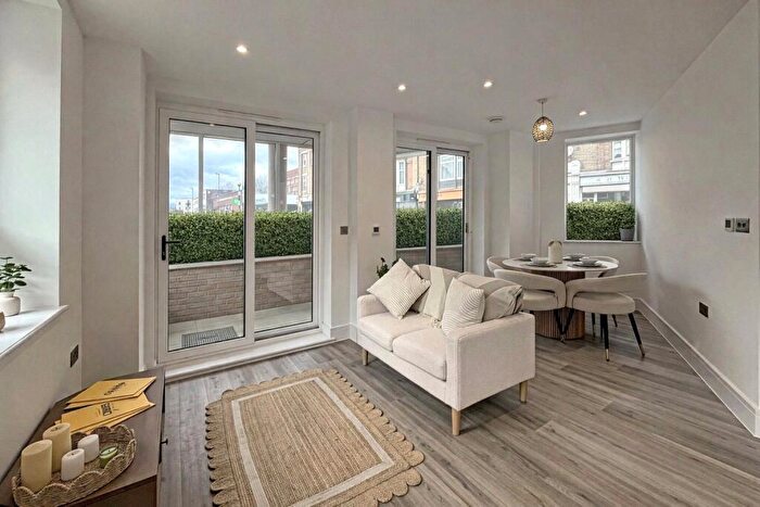 1 Bedroom Apartment For Sale In Brockley Cross, London, SE4