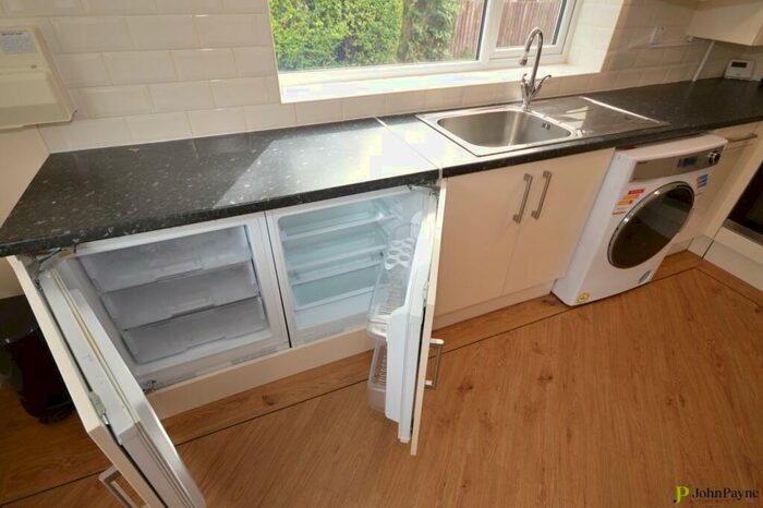 2 Bedroom Apartment To Rent In Craven Avenue, Binley Woods, Coventry, CV3