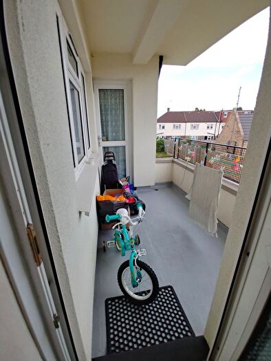 2 Bedroom Flat To Rent In Greenwood Mansions, Barking, IG11