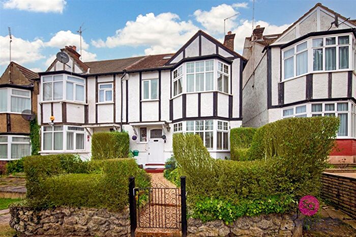 3 Bedroom End Terrace House For Sale In Grosvenor Road, London, N3