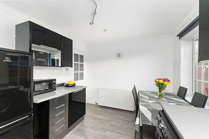 2 Bedroom Detached House For Sale In Jones Green, Carmondean, Livingston, EH54