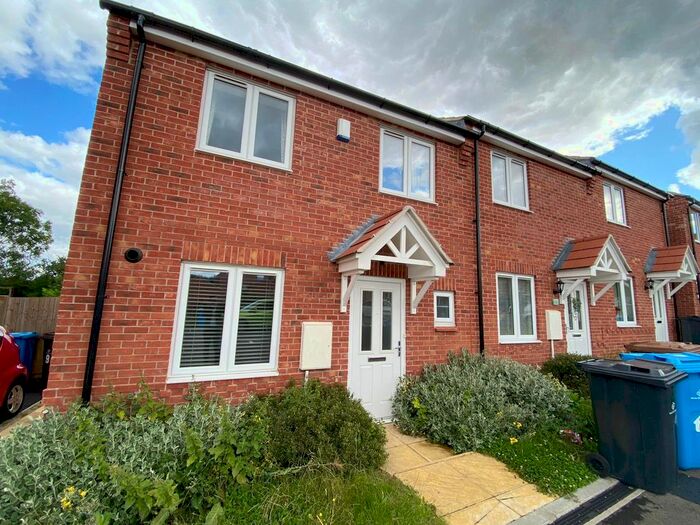 3 Bedroom Town House To Rent In Natterer Grove, Littleover, Derby, DE23