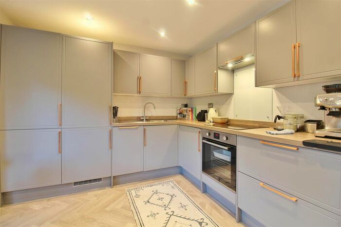 1 Bedroom Flat To Rent In Thornbury Road, Osterley, Isleworth, TW7