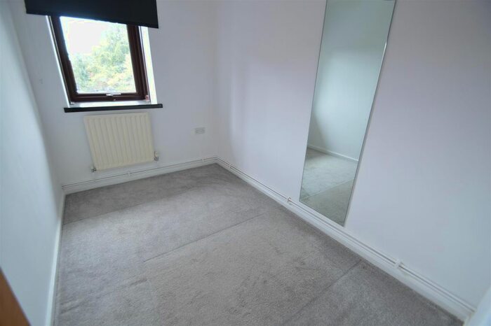 4 Bedroom Semi-Detached House To Rent In Nineacres Way, Coulsdon, CR5
